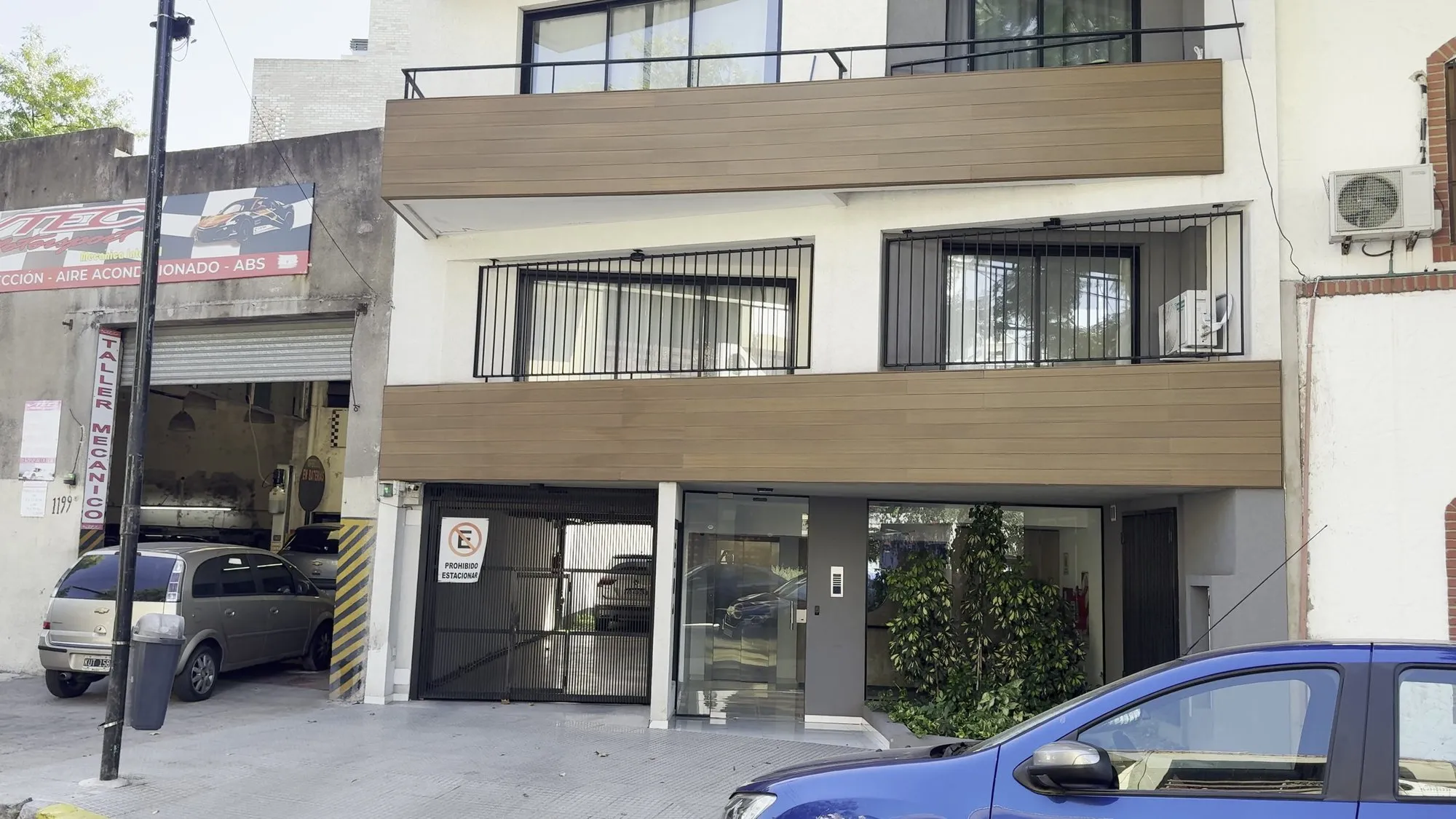 Fachada de Torrent 1181 desde la calle